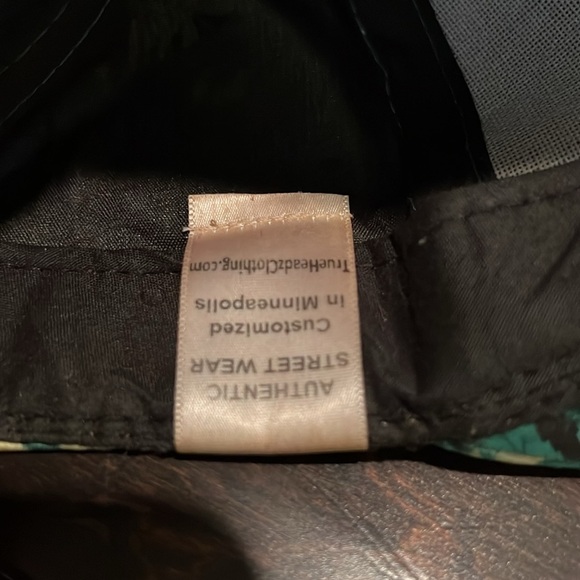 THC Marijuana leaf Hat - Picture 6 of 6